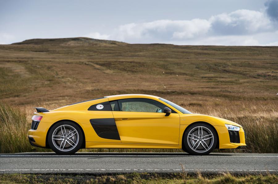  Audi R8 V10 Plus 2015 года  (UK) (фото 31 из 31)